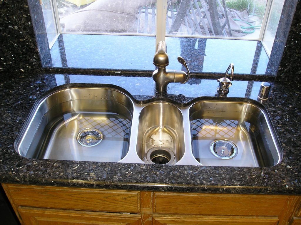 Granite countertops north hollywood with a full backsplash