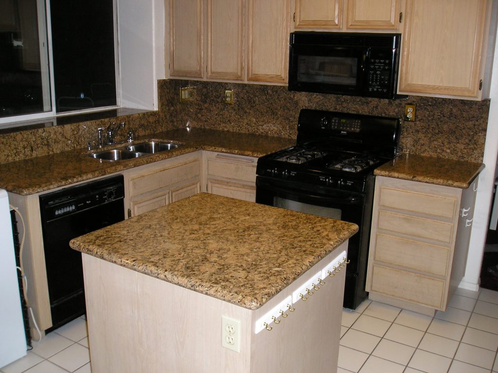 Granite countertops Moreno Valley on a kitchen island and perimeter