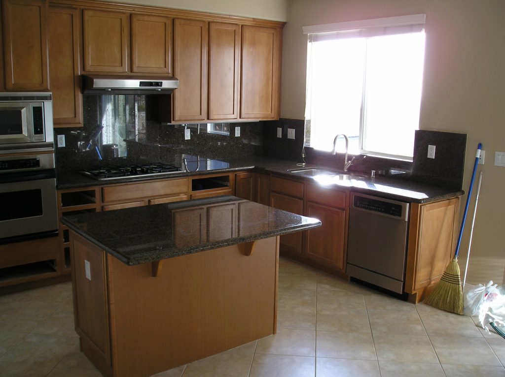Granite countertops Hacienda Heights on a kitchen island and perimeter