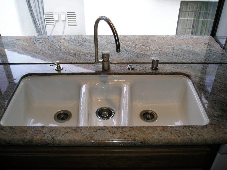 Polished granite edge around an undermount sink